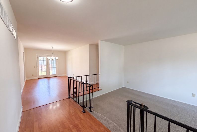 Photo 6 of 27 of 12132 Jerries Ln, Florissant, MO