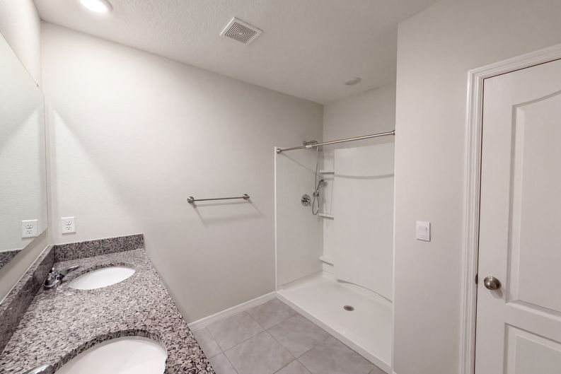 Photo 11 of 25 of 2112 Elio Ridge Dr, Zellwood, FL