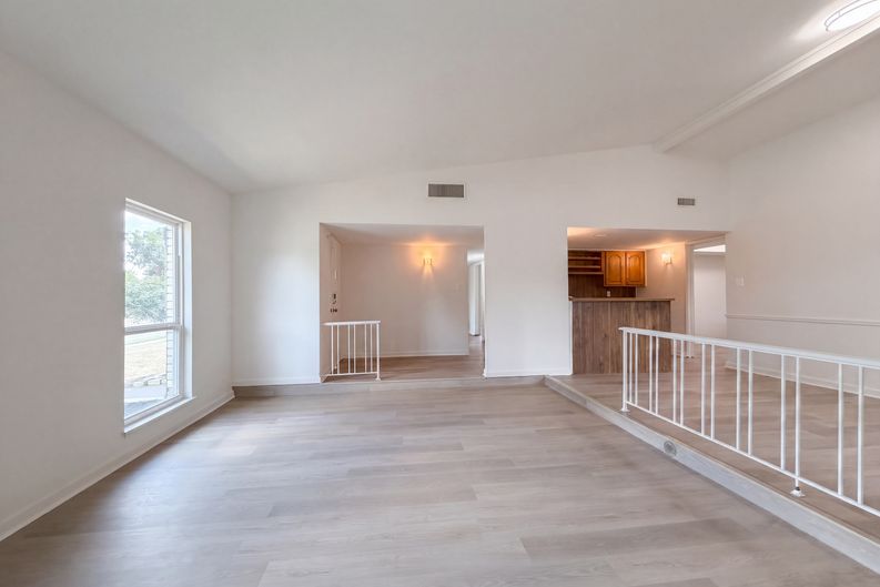 Photo 3 of 21 of 2002 Wilderness Trl, Grand Prairie, TX