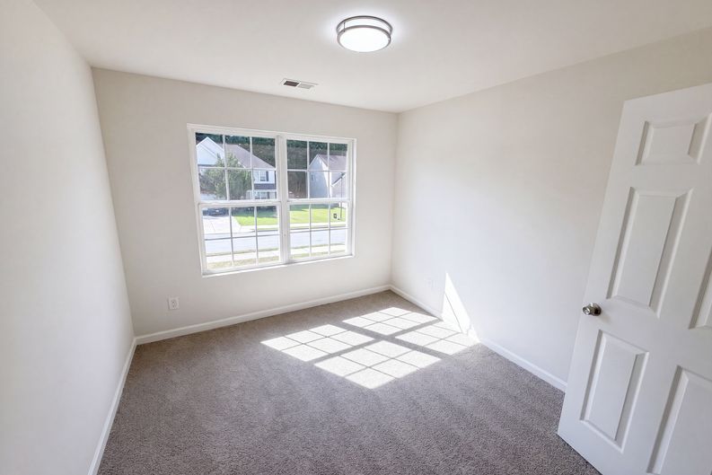 Photo 11 of 19 of 7402 Walton Hl, Fairburn, GA