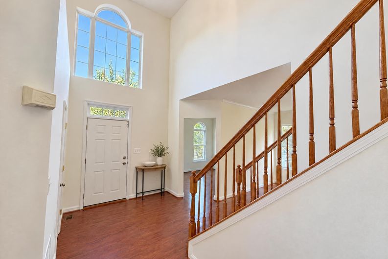 Photo 7 of 60 of 12001 Vantage Point Ct, Bristow, VA
