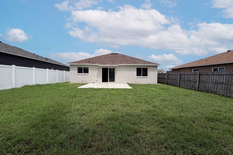 Photo 5 of 22 of 13236 Pike Lake Dr, Riverview, FL