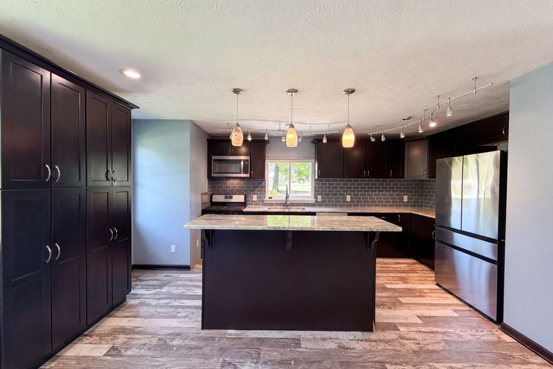 Photo 7 of 31 of 23691 Redfern Rd, Columbia Station, OH