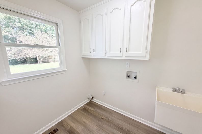 Photo 16 of 20 of 806 Ruswood Rd, Winder, GA