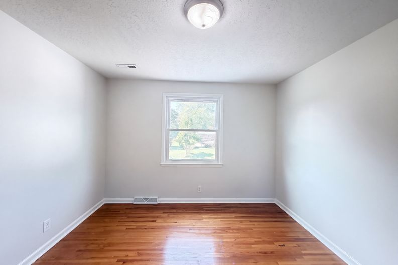 Photo 15 of 23 of 328 Kimbrough Rd, Clarksville, TN