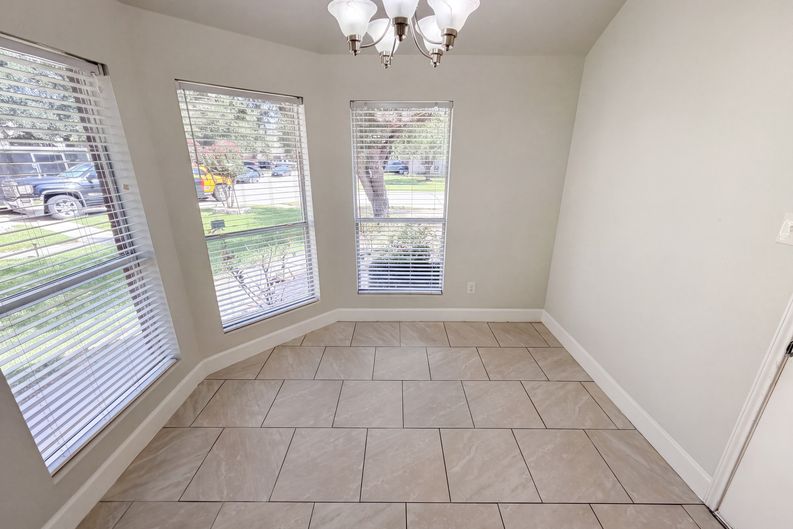 Photo 7 of 26 of 7327 Fox Hall Ln, Humble, TX