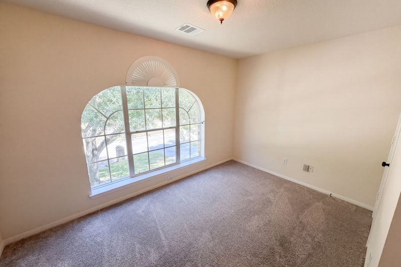 Photo 21 of 25 of 19401 Atasca Oaks Dr, Humble, TX