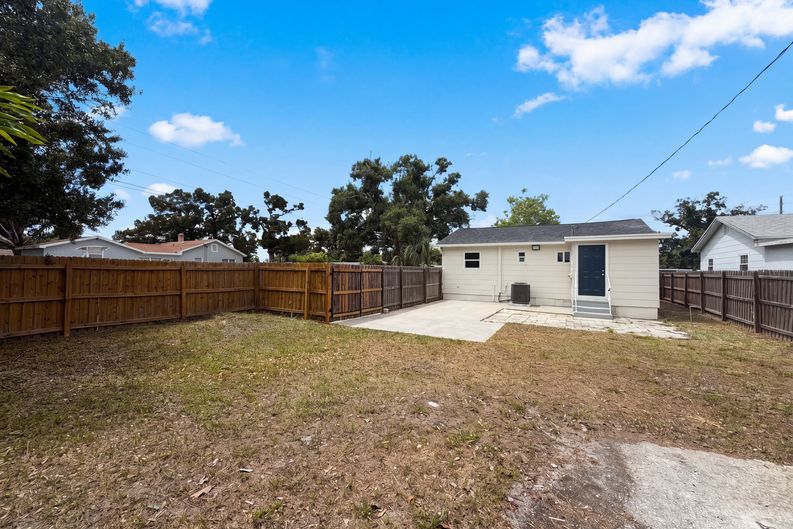 Photo 16 of 21 of 2596 38th Ave N, Saint Petersburg, FL