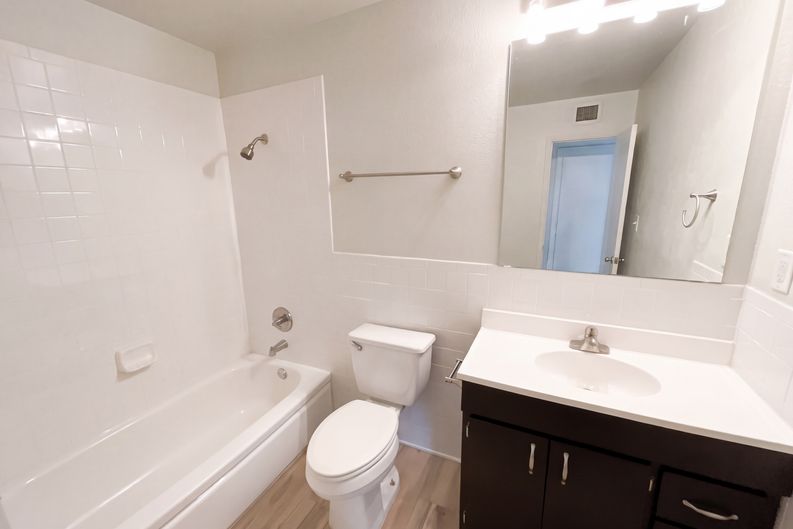 Photo 15 of 21 of 3544 W Sierra Vista Dr, Phoenix, AZ