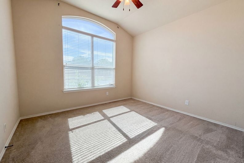 Photo 8 of 22 of 6941 Laura Hts, Schertz, TX