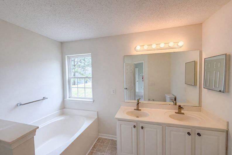 Photo 11 of 18 of 1841 Mission Oaks St, Kannapolis, NC