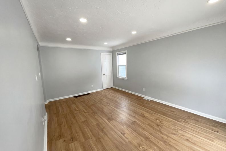Photo 7 of 19 of 17409 Mapleboro Ave, Maple Heights, OH