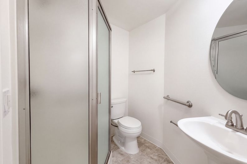 Photo 11 of 23 of 5810 NW Landing Dr, Portland, OR