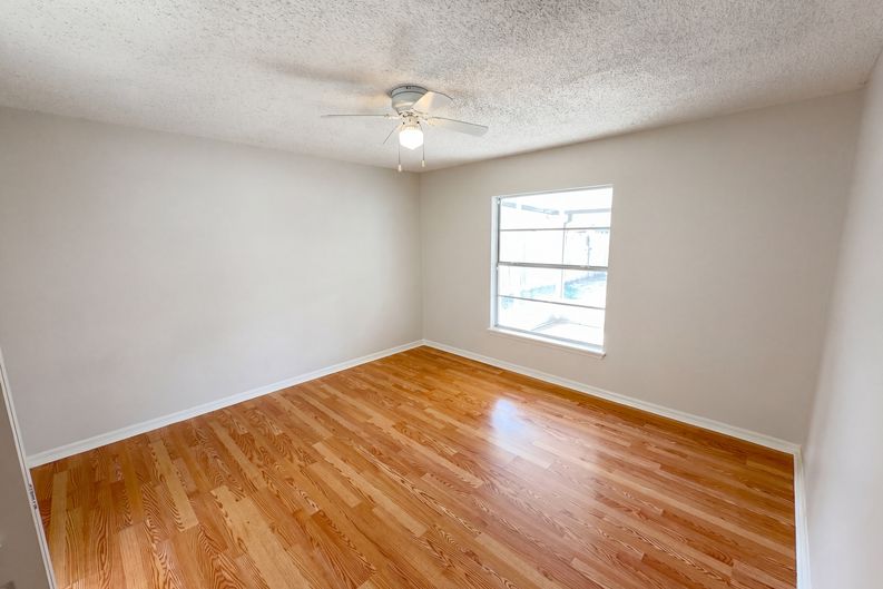 Photo 4 of 21 of 9814 Dean Cove Ln, Orlando, FL