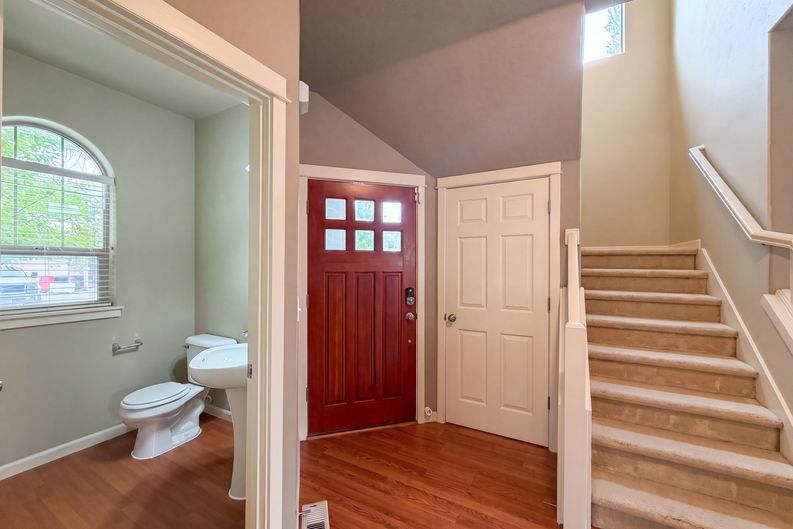 Photo 10 of 23 of 1724 SW Willowview Ter, Beaverton, OR