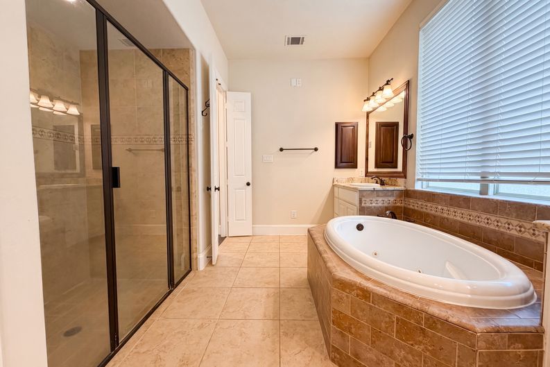 Photo 24 of 30 of 27911 Warren Park Dr, Katy, TX