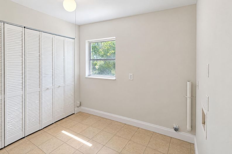 Photo 17 of 18 of 154 SE Soneto Ct, Port Saint Lucie, FL
