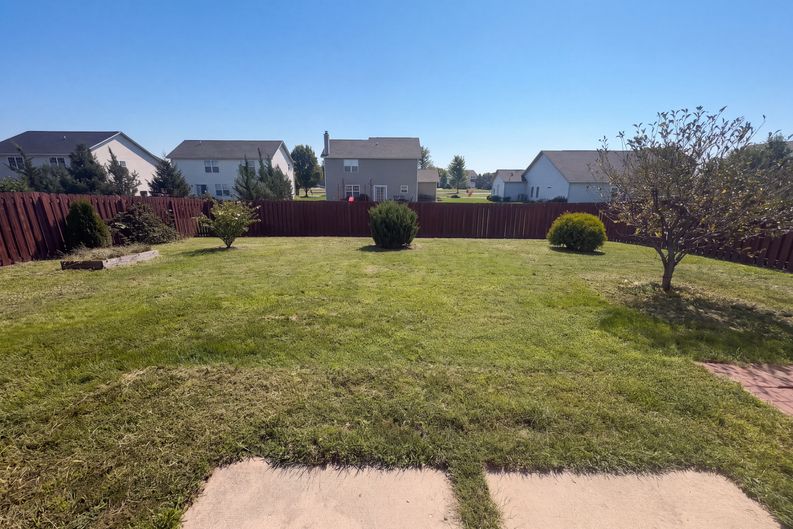 Photo 33 of 36 of 2899 Armaugh Dr, Brownsburg, IN