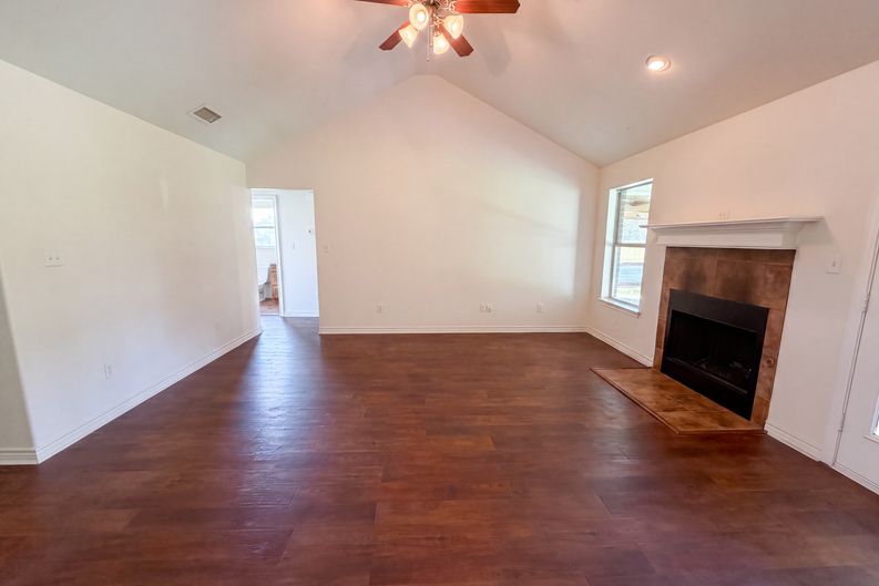 Photo 8 of 18 of 11239 Twin Spires Dr, Flint, TX