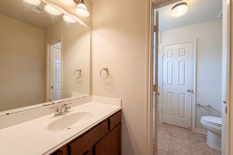 Photo 21 of 25 of 4710 Autumn Pine Ln, Houston, TX