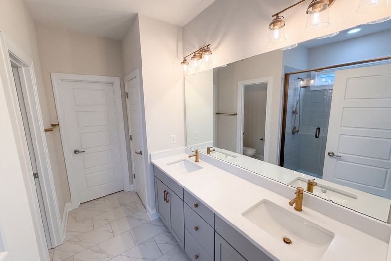 Photo 17 of 36 of 6109 Balham Ct, Charlotte, NC