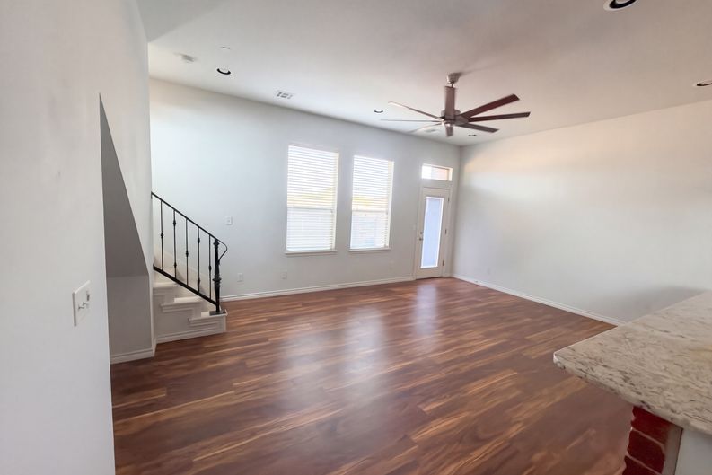Photo 3 of 29 of 549 S Fretz Ave, Edmond, OK