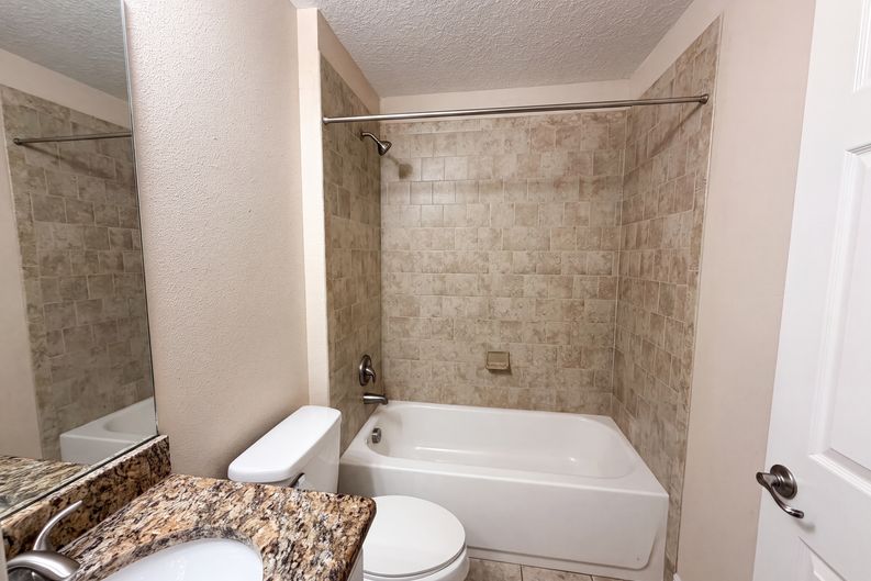 Photo 16 of 23 of 33137 Irongate Dr, Leesburg, FL