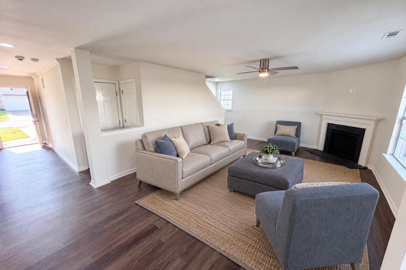 Photo 8 of 26 of 9833 Wardley Dr, Charlotte, NC