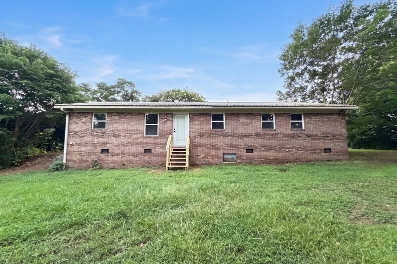 Photo 5 of 21 of 422 W Main St, Adamsville, TN