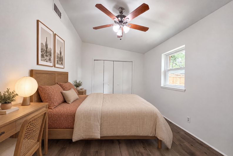 Photo 4 of 20 of 1805 Brookview Dr, Arlington, TX