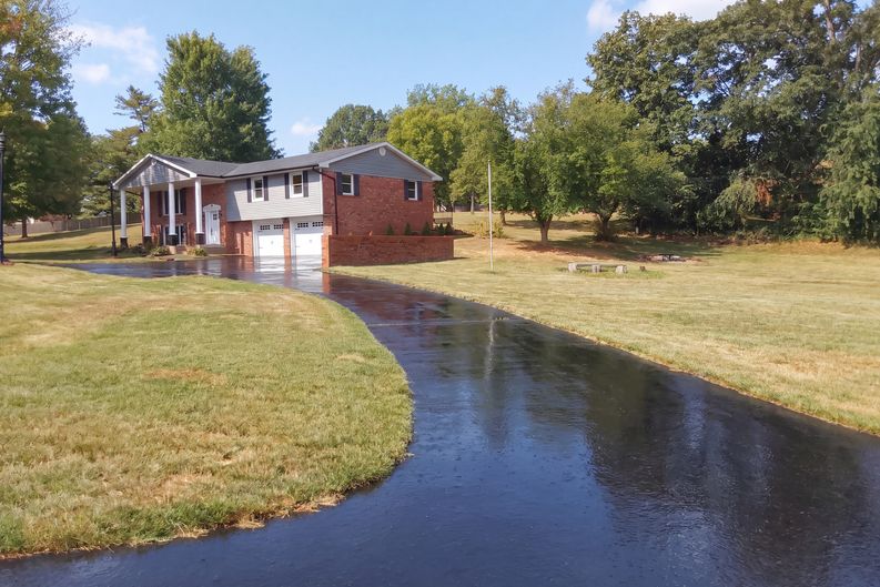 Photo 18 of 20 of 624 Oak Grove Ave, Monett, MO