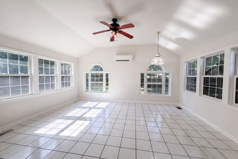 Photo 10 of 27 of 807 W Thompson Ln, Murfreesboro, TN