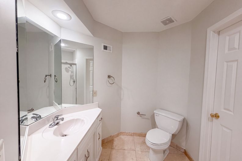 Photo 24 of 34 of 6003 N Cosby Ct, Kansas City, MO