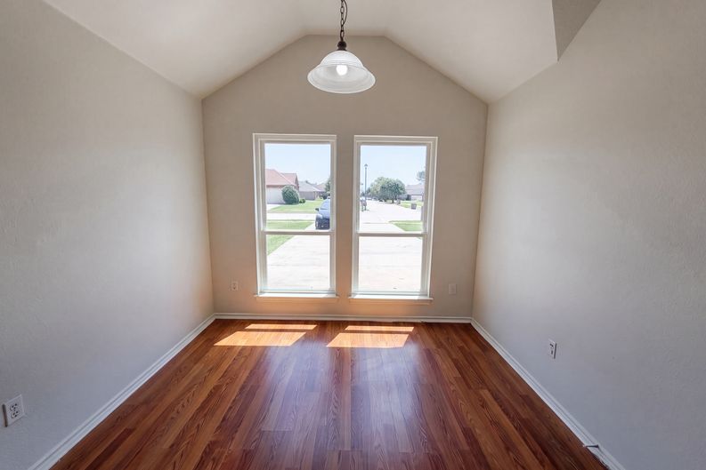 Photo 7 of 21 of 324 Cascade Dr, Red Oak, TX