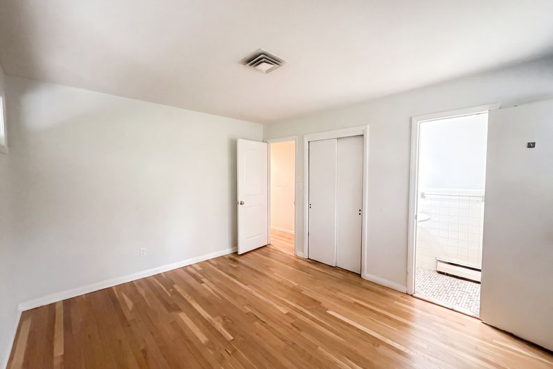 Photo 11 of 23 of 35 Dapp Ct, Elmwood Park, NJ