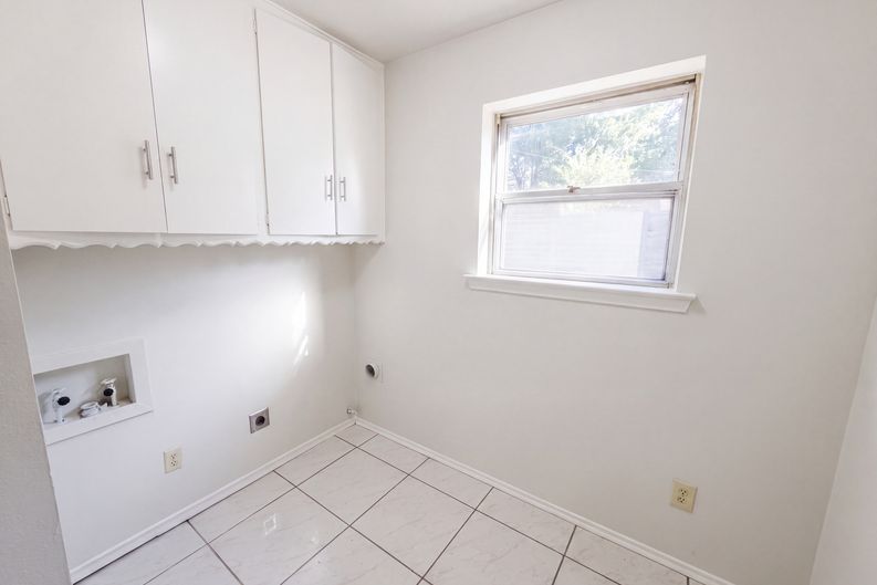 Photo 22 of 24 of 821 Glen Oaks Blvd, Dallas, TX