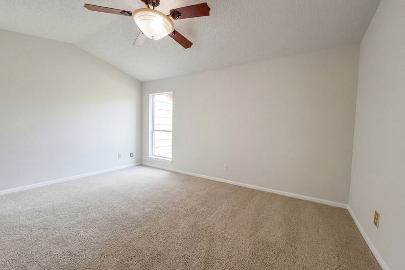 Photo 13 of 16 of 12300 Brookglade Cir, Houston, TX