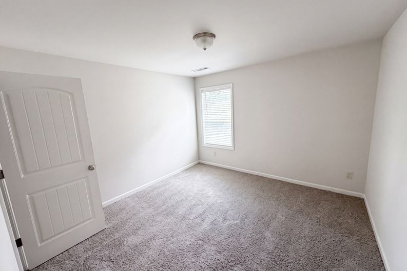 Photo 8 of 34 of 821 Walnut Woods Dr, Braselton, GA