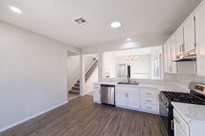 Photo 7 of 45 of 1570 Arcola Ave, Sacramento, CA