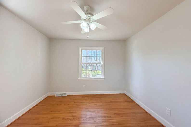 Photo 12 of 20 of 1512 Buckingham Ave, Gastonia, NC