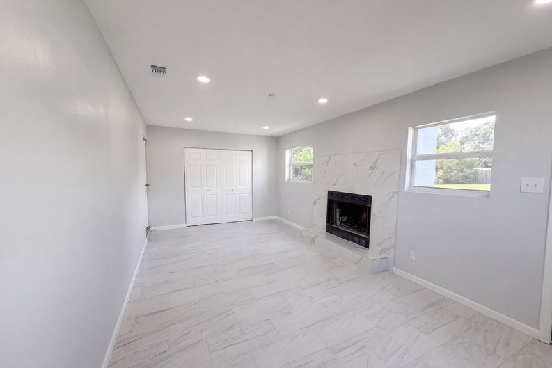 Photo 7 of 19 of 2096 W Atmore Cir, Deltona, FL
