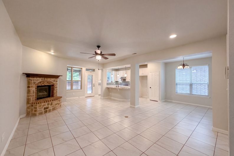 Photo 18 of 39 of 9332 Kaitlyn Ct, Lantana, TX