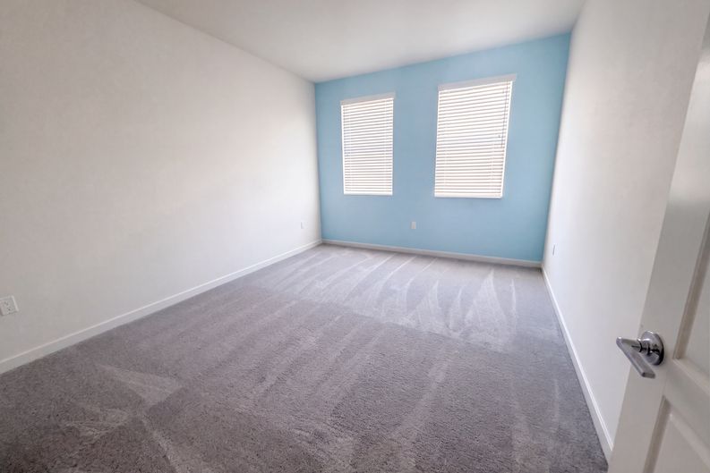 Photo 10 of 21 of 573 Winchester Dr, Oxnard, CA