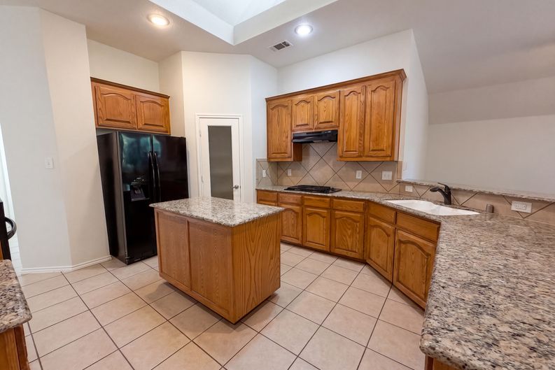 Photo 10 of 21 of 8526 Vista Grande Dr, Dallas, TX