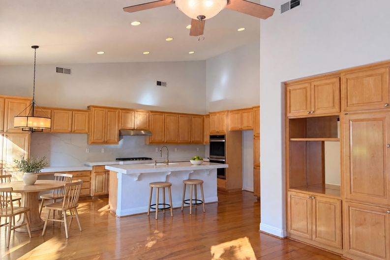 Photo 17 of 51 of 1401 Grey Owl Cir, Roseville, CA