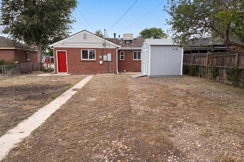 Photo 5 of 27 of 3570 Newport St, Denver, CO