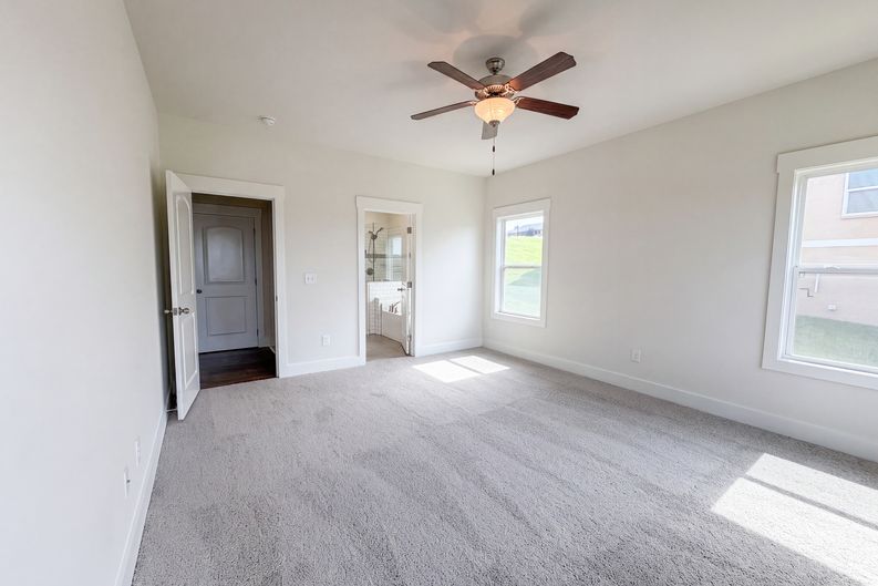 Photo 4 of 30 of 1707 Aster Dr, Columbia, TN