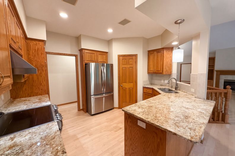 Photo 9 of 35 of 3264 Richmond Alcove, Woodbury, MN