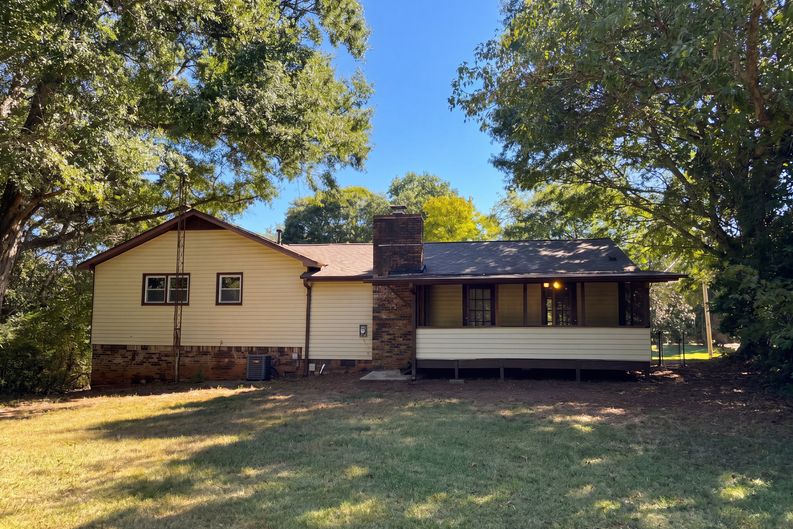 Photo 5 of 24 of 207 Mayflower Dr, Woodstock, GA