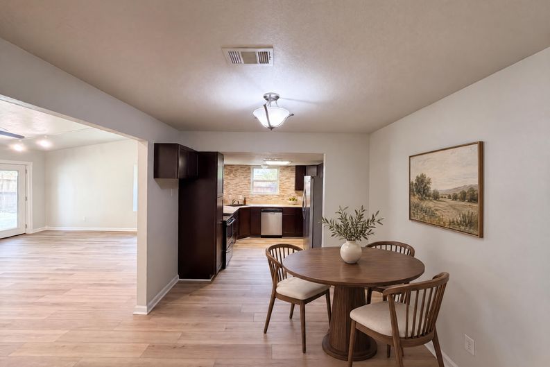 Photo 6 of 21 of 220 Grand Meadow Dr, Fort Worth, TX